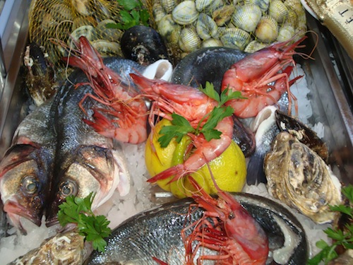 La Plaza Vitrina de pescados y mariscos del día